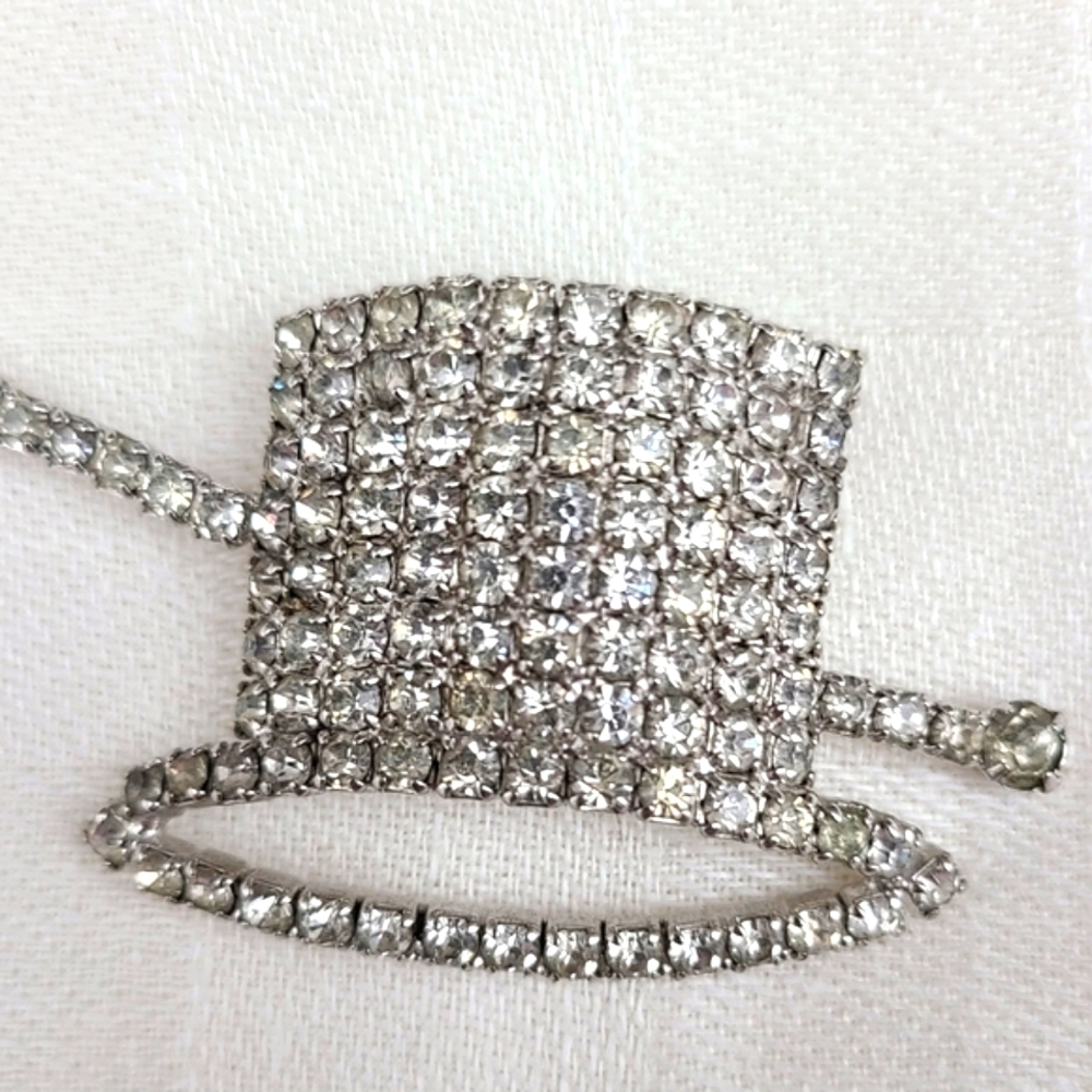 Sparkling Silver Rhinestone Top Hat Brooch